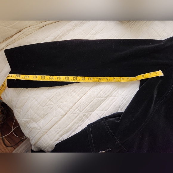 HOLIDAY MUST HAVE! Velvet Jacket-size Medium - Picture 14 of 14